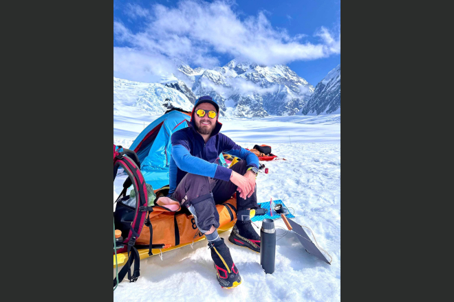 Alpinistul Adrian Ahritculesei ataca varful Mount Vinson