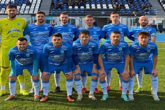 Fotbal. Liga 4. Lider invincibil