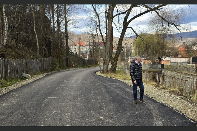 Salatruc. Asfalt turnat pe strada modernizata