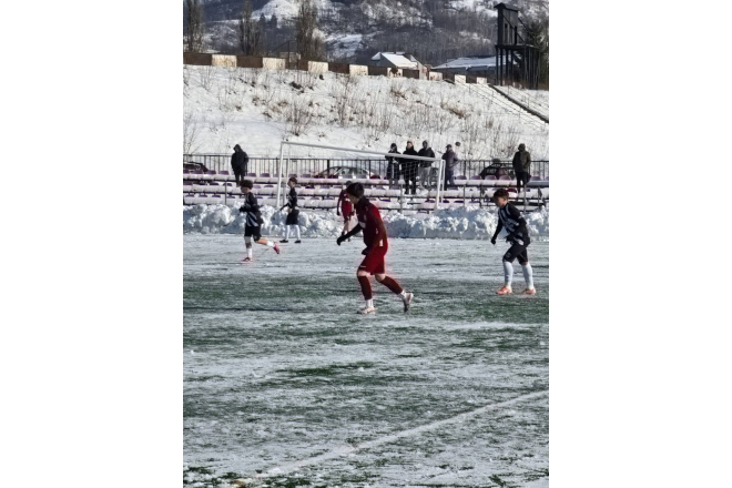 Petrosaniul a redevenit magnet pentru fotbalul mare: CFR Cluj U16 - in cantonament la poalele Parangului