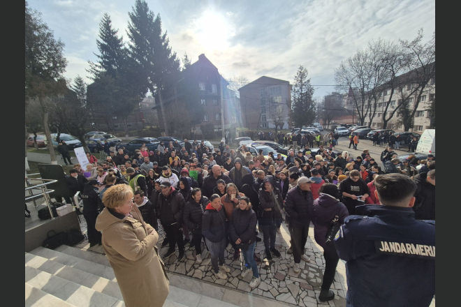 Asalt la „Bursa Martisorului”, sute de oameni – in cautarea unui job