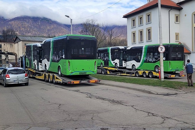 Lupeni. 14 autobuze electrice noi si rute directe spre Straja