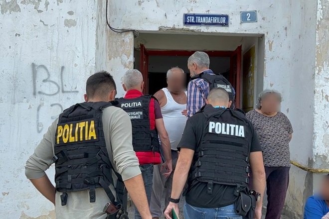 Doua cazuri de infractiuni asupra minorilor investigate de politisti in Hunedoara si Vulcan