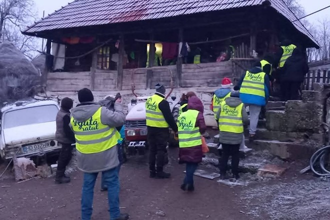 Caravana „Ajuta Satul” pleaca la drum. Voluntarii vor merge in satele din Apuseni si Tinutul Padurenilor