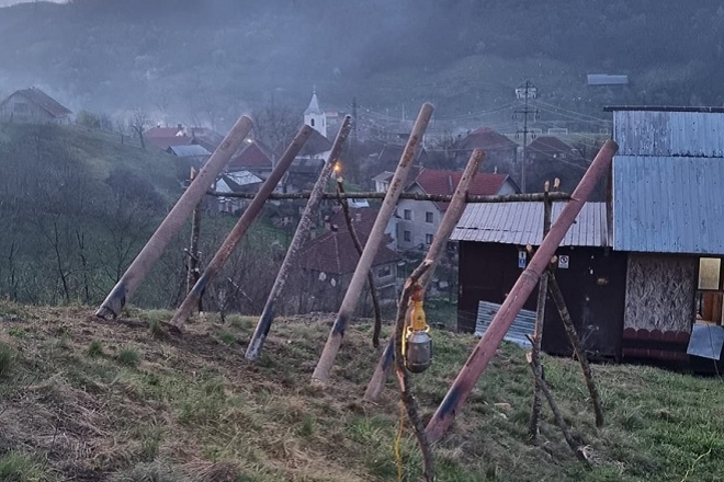 In Tara Zarandului. Tinerii ies “la puscat” si anunta Invierea Domnului