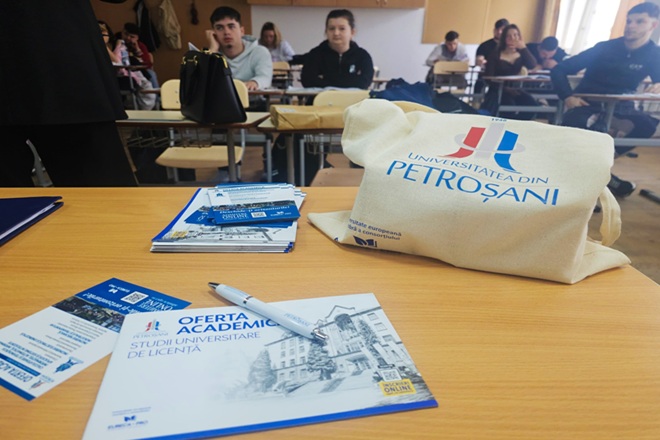 Prin liceele din Gorj. Universitatea din Petrosani, la pas