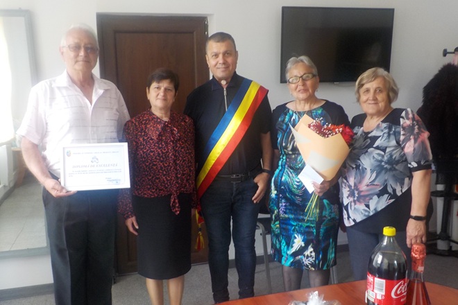 Uricani. Felicitari de la primar