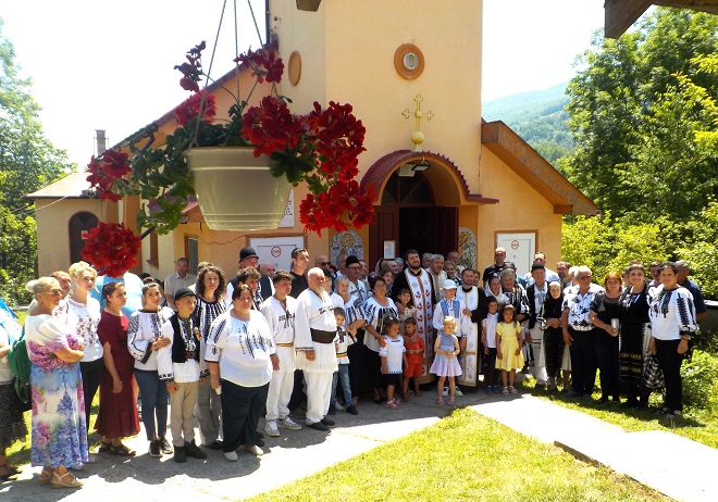 Vulcan. Agapa cu mancaruri traditionale la Dealu Babii