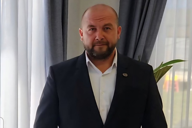 In urma articolului  si ~Cazul Ciubotariu. Desi se victimizeaza in online, documentele il contrazic pas cu pas si ~