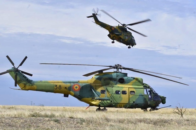 Pe cerul si drumurile patriei, avioane supersonice si convoaie militare