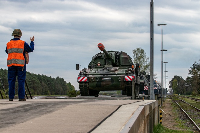 Pe drumurile din judet. Convoaie militare