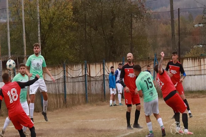 Fotbal. Liga 4. ​Meci strans si remiza echitabila sub „Parangul”