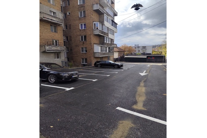 Petrosani. 21 de locuri noi de parcare pe strada Parangului. Primaria pregateste noi amenajari in zona centrala